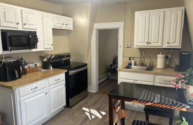 35 Grove Street - 35 Grove Street, Rochester, NH 03868