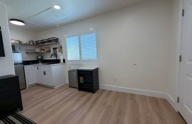 NEWLY REMODELED FURNISHED ADU CASITA! Gallery 3