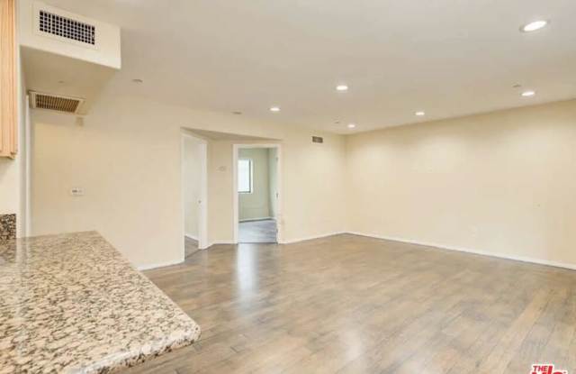 6815 Baird Ave Gallery 2