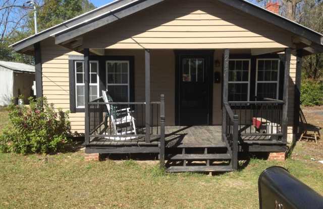 2 bedroom 1 bathroom home located in Glennville photos photos
