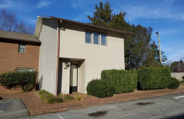 207 Forest View Court - 207 Forest View Court, Winston-Salem, NC 27104
