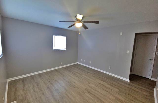 1524 E Legrande Avenue Gallery 4
