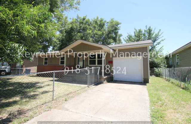 3 Bedroom 1 Bathroom with Attached Garage and Fenced in Yard, Available 8/15! Gallery 4