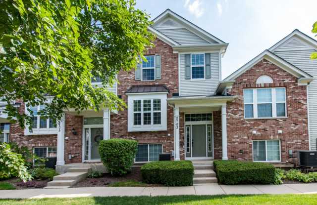 2703 Neubauer Circle - 2703 Neubauer Circle, Lindenhurst, IL 60046