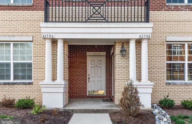 42588 HOLLYHOCK Terrace Gallery 1
