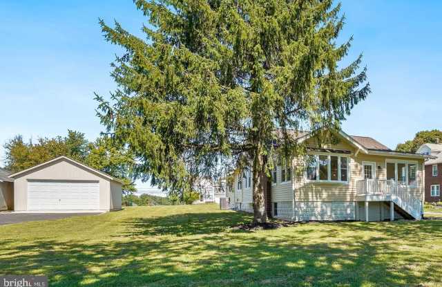 692 RIDGE Gallery 3
