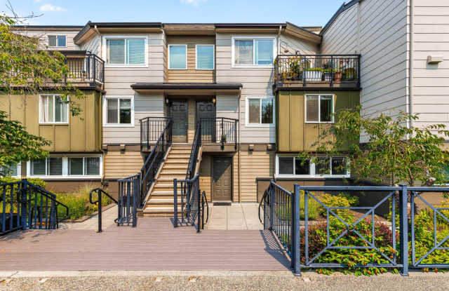 Bright & Updated 2BR Townhome in the Heart of Redmond – Near Light Rail & Marymoor Park photos photos
