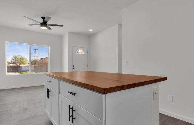 220 4th Avenue East Gallery 4