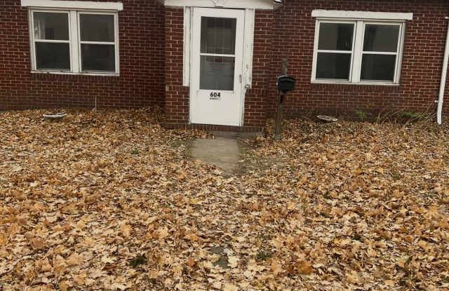 604 E Oak St - 604 East Oak Street, Watseka, IL 60970