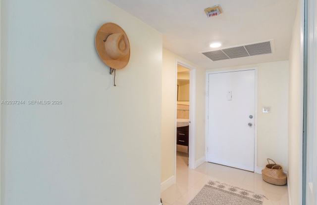 5401 Collins Avenue photos photos