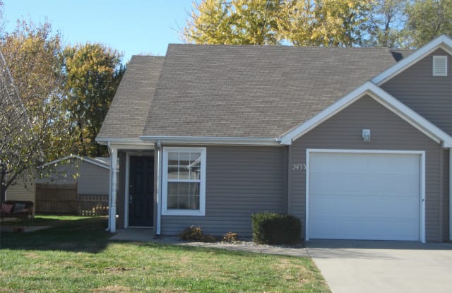 2433 Walden Lane - 2433 Walden Lane, Manhattan, KS 66502
