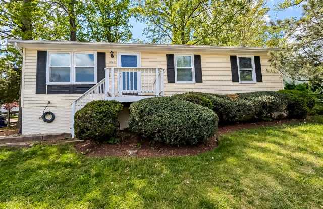 Charming and 3 Bed 2.5 Bath Home In Serene Silver Oaks photos photos