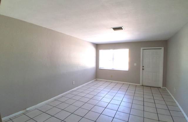 2203-2205 SE 15th Pl - 2203 Gallery 2