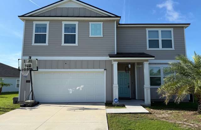 Large 5 Bedroom, 3 Bathroom Single Family Home photos photos