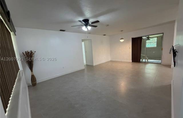 1160 NW 77th Way Gallery 2