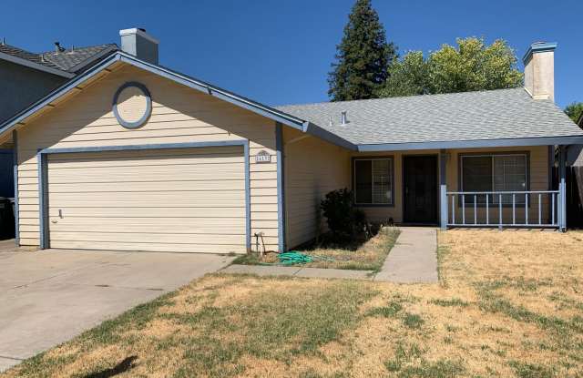 LABOR DAY SPECIAL - 2 WEEKS FREE RENT!!Beautiful Single Story Home Ready To Be Called Home! Gallery 2