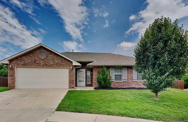 Nice 3 Bedroom 2 Bath Home in Mustang Schools photos photos