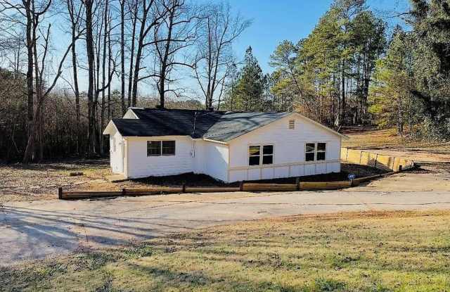 Room in 4 Bedroom Home in McDonough Gallery 1