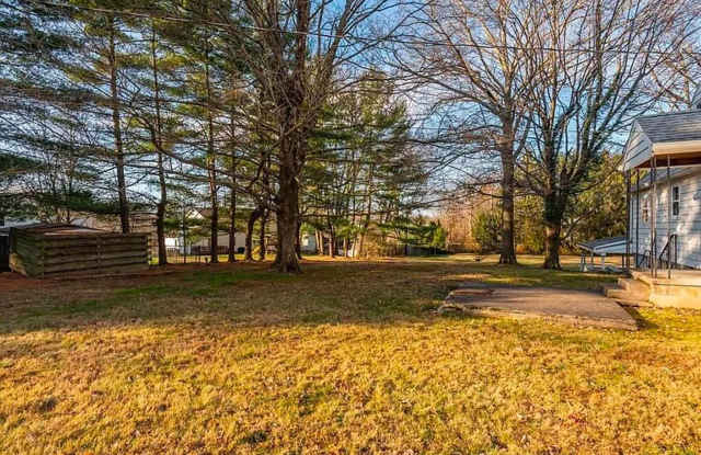 Complete Eastside Renovation - 4BR/4BA Large yard/Deck Gallery 4