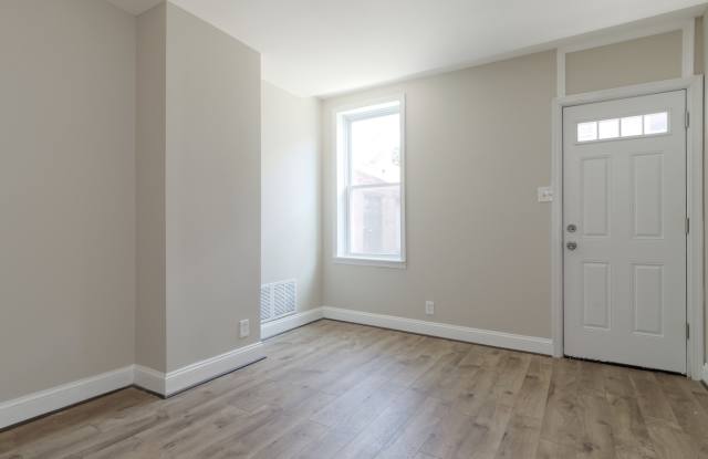 Charming 2BD/1BA Townhome in East Baltimore, MD! Gallery 3