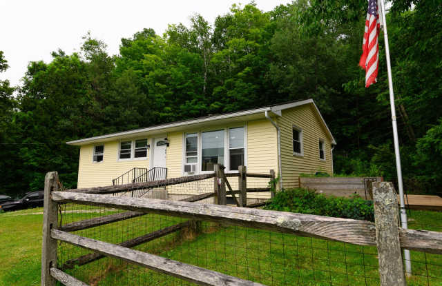 Charming 3 bedroom single family home Gallery 1