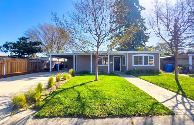 Beautiful Three Bedroom Bungalow in Pueblo Park Neighborhood photos photos