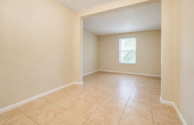828 Sky Lake Circle - B Gallery 4