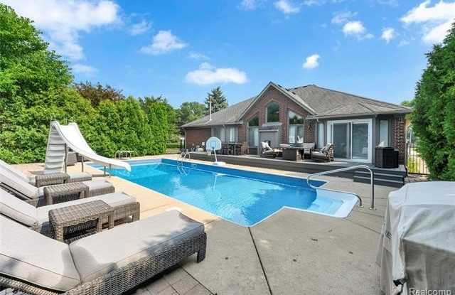 21797 Sabrina Drive Gallery 3