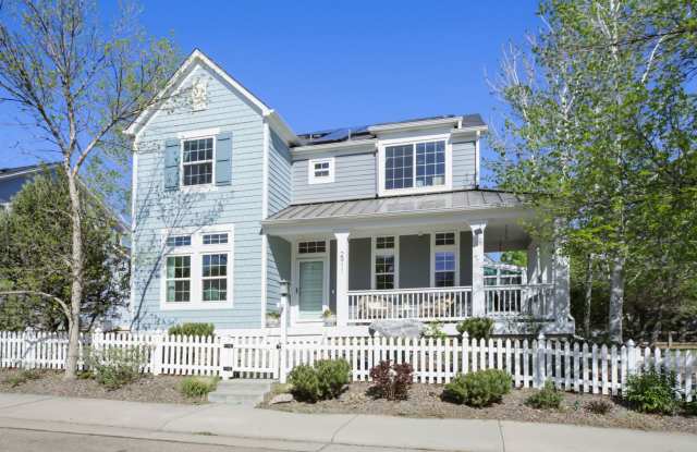 Gorgeous 4 Bedroom Home in NW Indian Peaks Neighborhood. Hardwood floors, Wine Closet and More photos photos