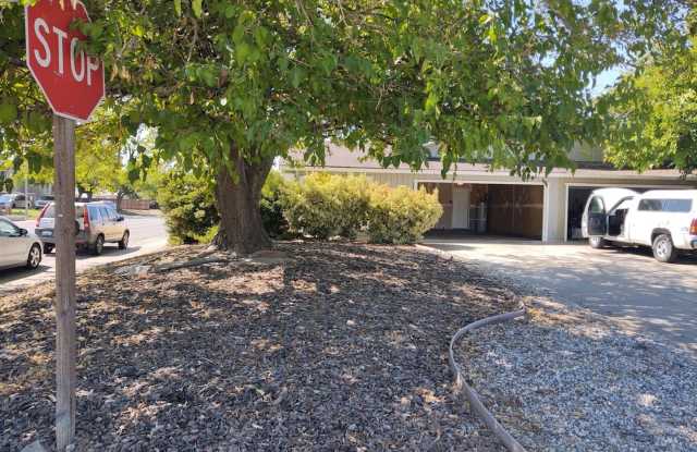Two Bedroom Unit with Yard photos photos