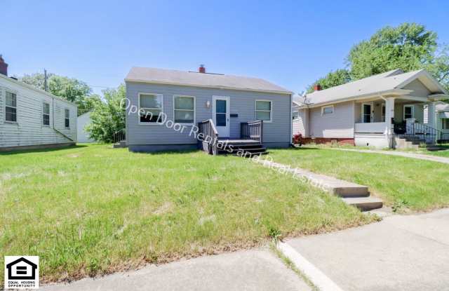 Now available 2 bedroom house! photos photos