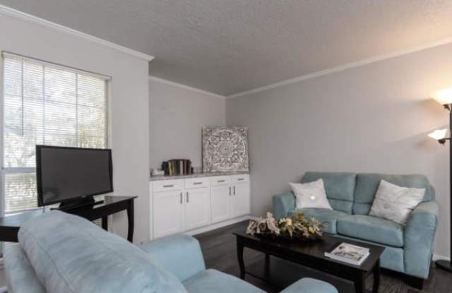 1582 Thousand Oaks Dr Gallery 4