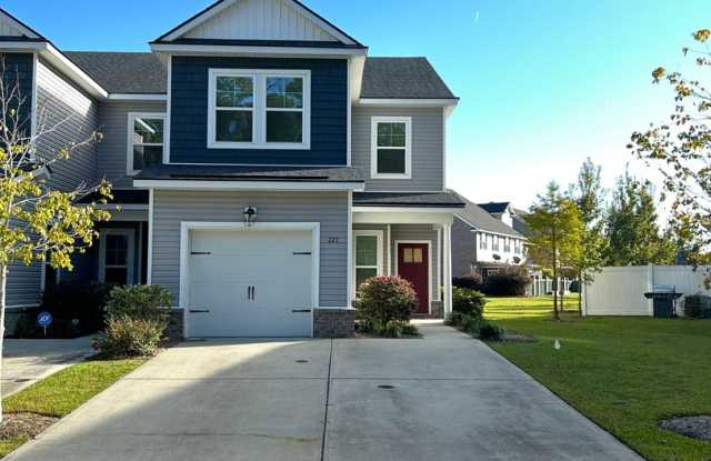 Spacious End Unit in Prime Location! photos photos