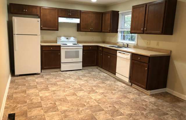 E Cone Blvd 3 BR convenient to 29 & Shopping Gallery 3