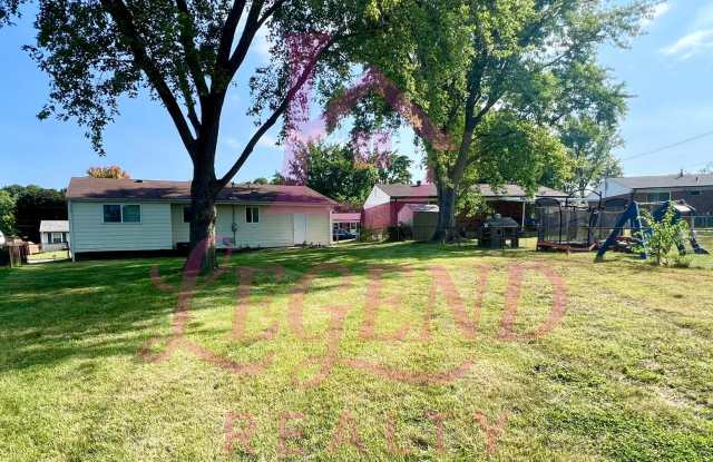 Updated 3-Bedroom Home with a 1 Car Garage & Fenced Yard in St. Charles! Gallery 4