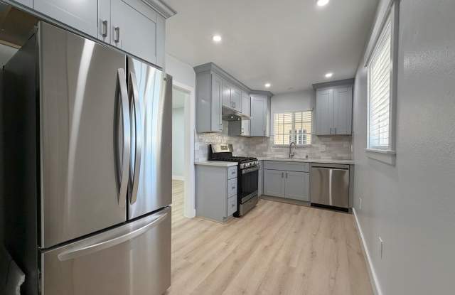 Bright & Spacious 1 Bedroom + 1 Bath with Private Yard & In-Unit Laundry Gallery 3
