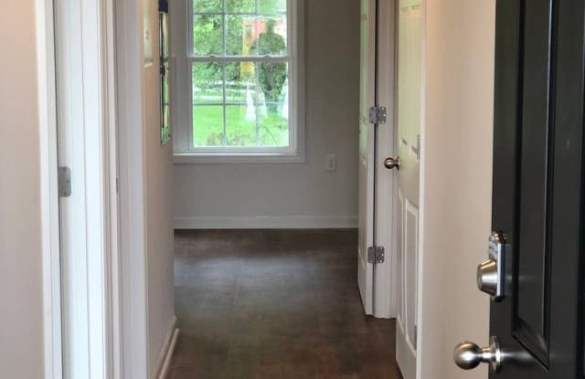 One Bedroom Garden Apartment Gallery 3