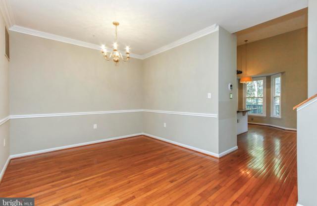 9143 CARRIAGE HOUSE LANE Gallery 4