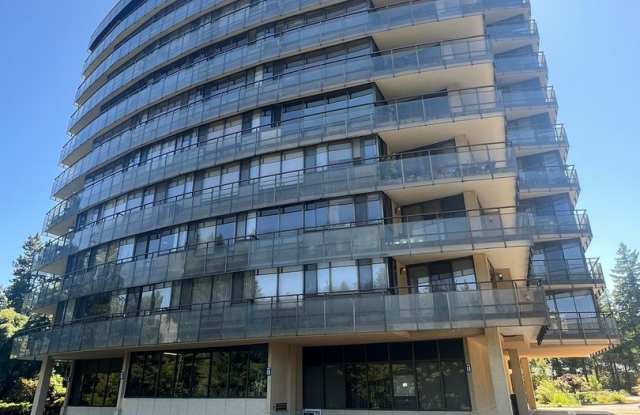 PENDING APPLICATION; Capitol Lake Towers Condo (#201) w/ Move-In Special! - 1910 Evergreen Park Drive Southwest, Olympia, WA 98502