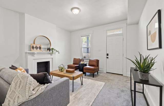 538 Kelton Avenue Gallery 1