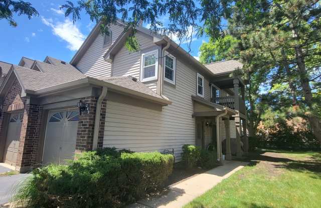 243 Old Oak Court W - 243 Old Oak Court West, Buffalo Grove, IL 60089