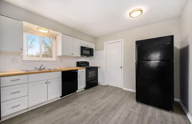 MOVE IN SPECIAL* $250 Off First Full Month's Rent OR Free 55in TV! Gallery 1