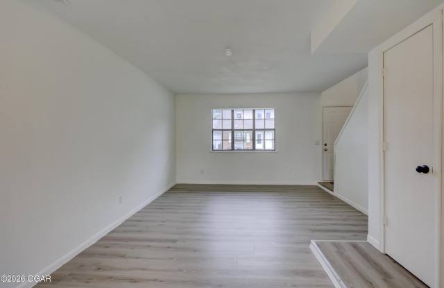 1117 S St Louis Avenue Gallery 2