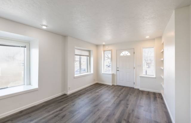 Newly Remodeled 3 Bed + Bonus Room, 1 Bath home in Rexburg, Fully fenced yard Gallery 4