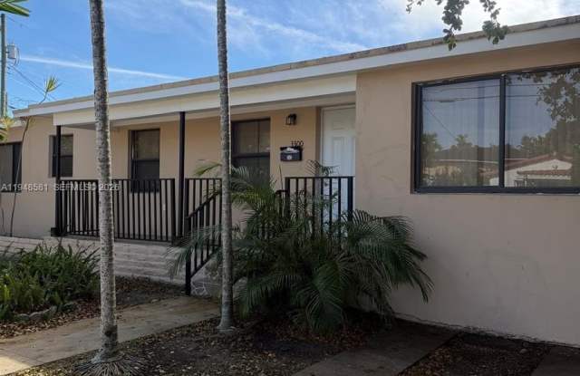 3300 SW 28th St photos photos