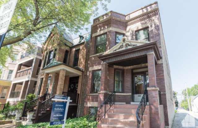 3710 N Damen, photos photos