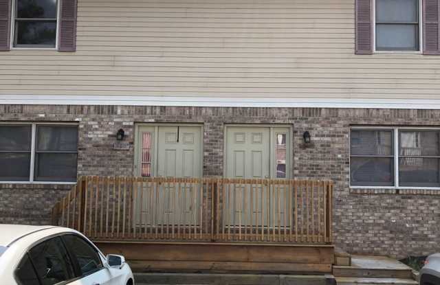 4 bedrooms, 3 stories, Walk to IU Stadium - 406 West Northlane Drive, Bloomington, IN 47404