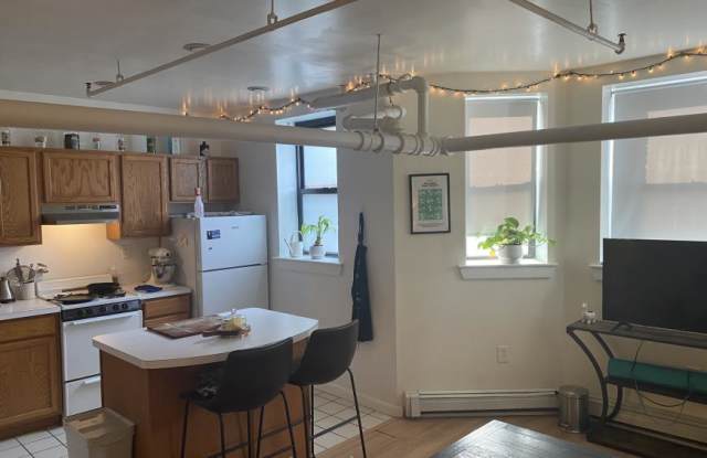 1127 Commonwealth Ave. Gallery 4