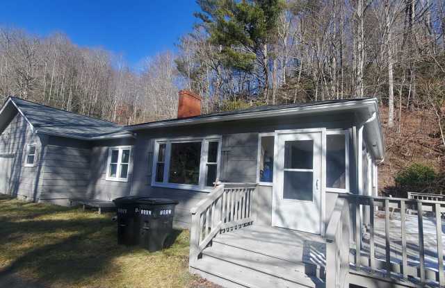 Large 4 Bedroom House On Hwy 105 photos photos