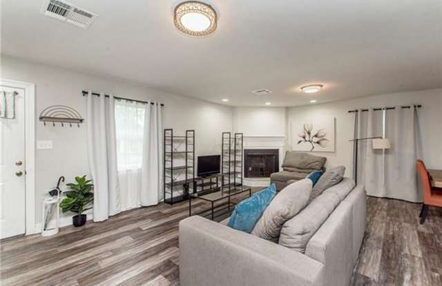 Single Family Home in Violet Ready For Occupancy Gallery 3